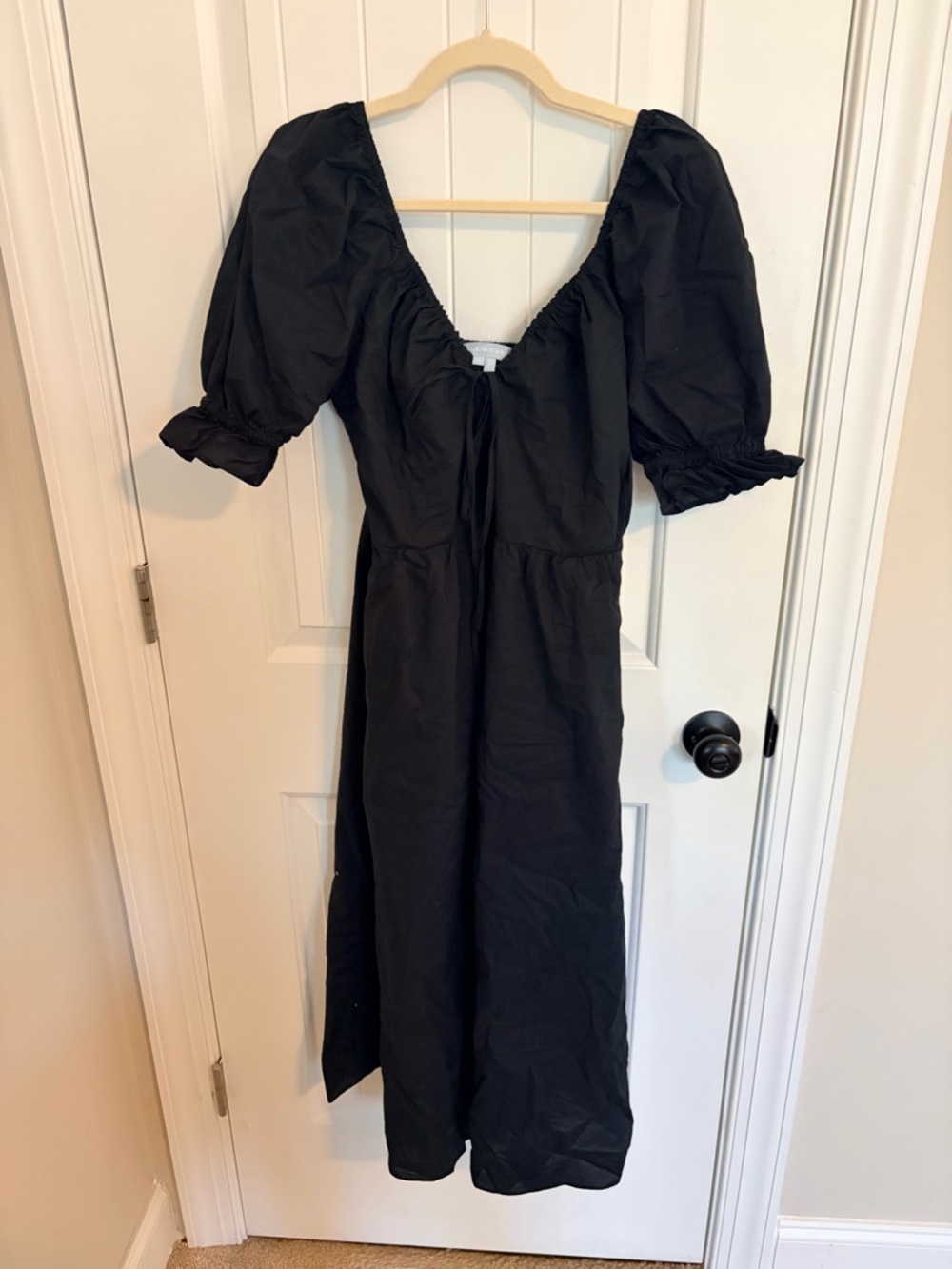 Hill House Ophelia: Puff-Sleeve Black Midi Dress with Sweetheart Neckline - Picture 5 of 6